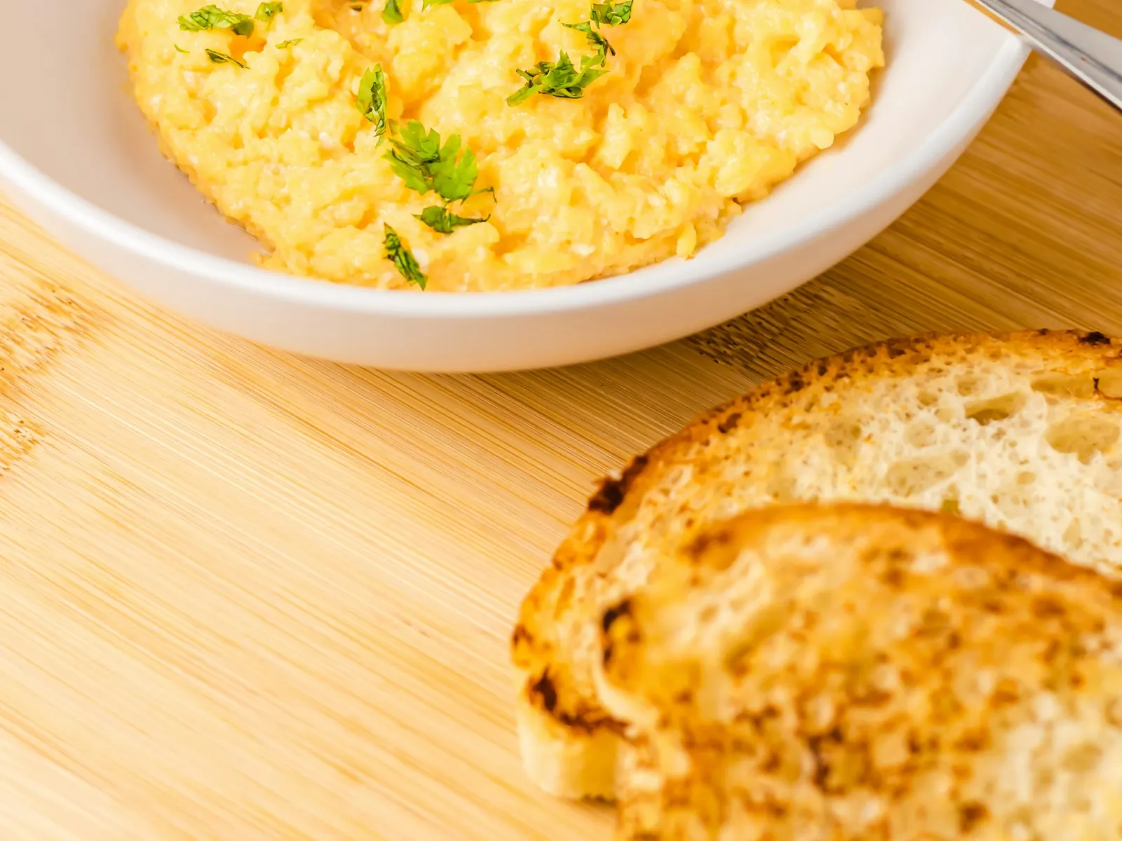 Creamy cottage cheese scrambled eggs with chives